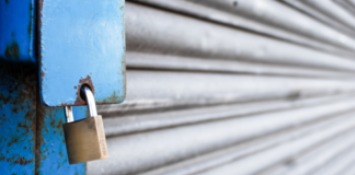 Tienda cerrada, decepción del cliente