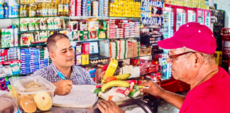 Pese a los riesgos, las tienditas siguen fiando